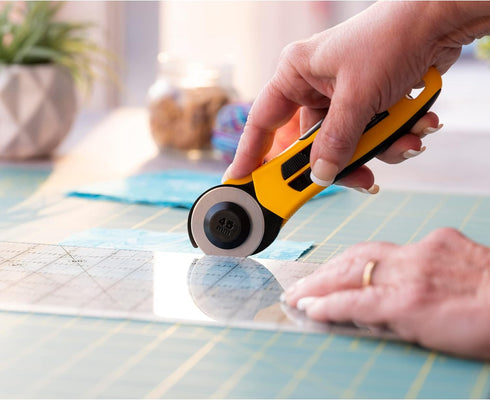 OLFA 45mm Quick-Change Rotary Cutter (RTY-2/NS) - Rotary Fabric Cutter w/Split Blade Cover for Crafts, Sewing, Quilting, Replacement Blade: OLFA R...
