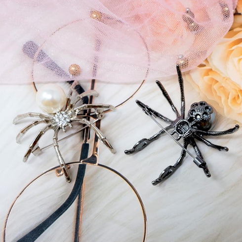 yueton 2Pack Spider Brooch Pins Exquisite Black and Silver Spider Brooch Pins Gothic Personalized Brooches Halloween Pin Accessories for Women...