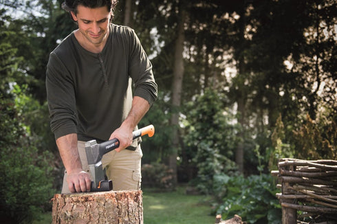 Fiskars XSharp Axe and Knife Sharpener, Ceramic sharpening stone/Fiberglass reinforced plastic case, Black/Orange, 1000601...