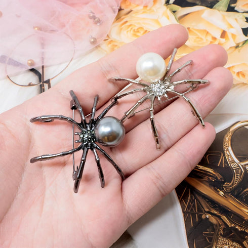 yueton 2Pack Spider Brooch Pins Exquisite Black and Silver Spider Brooch Pins Gothic Personalized Brooches Halloween Pin Accessories for Women...