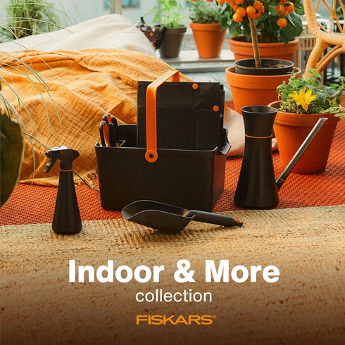 Fiskars Soil Scoop for Potting and Transplanting, Garden Tool Indoor Gardening, Made with Recycled Plastic, 1.5 Cups...