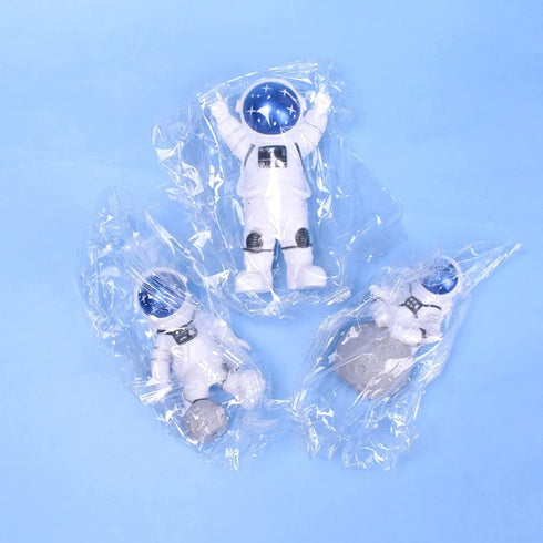 LUOZZY 3Pcs Astronaut Figurines Cake Topper Outer Space Cake Decoration Spaceman Model Display Miniature Astronaut Toys Set (Star)