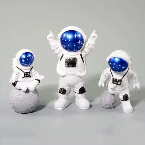 LUOZZY 3Pcs Astronaut Figurines Cake Topper Outer Space Cake Decoration Spaceman Model Display Miniature Astronaut Toys Set (Star)