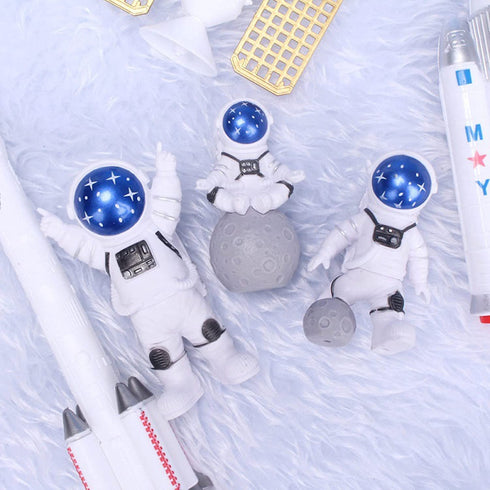 LUOZZY 3Pcs Astronaut Figurines Cake Topper Outer Space Cake Decoration Spaceman Model Display Miniature Astronaut Toys Set (Star)